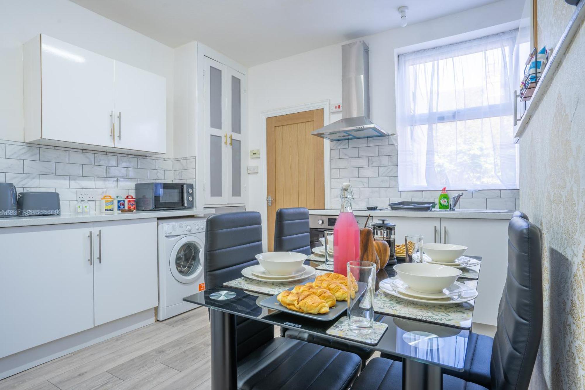 Stayzed E - Ng7 Free Wifi, Parking, Stylish House Near City Centre - Great For Tourists, Families, Contractors & Long Stays نوتينغهام المظهر الخارجي الصورة