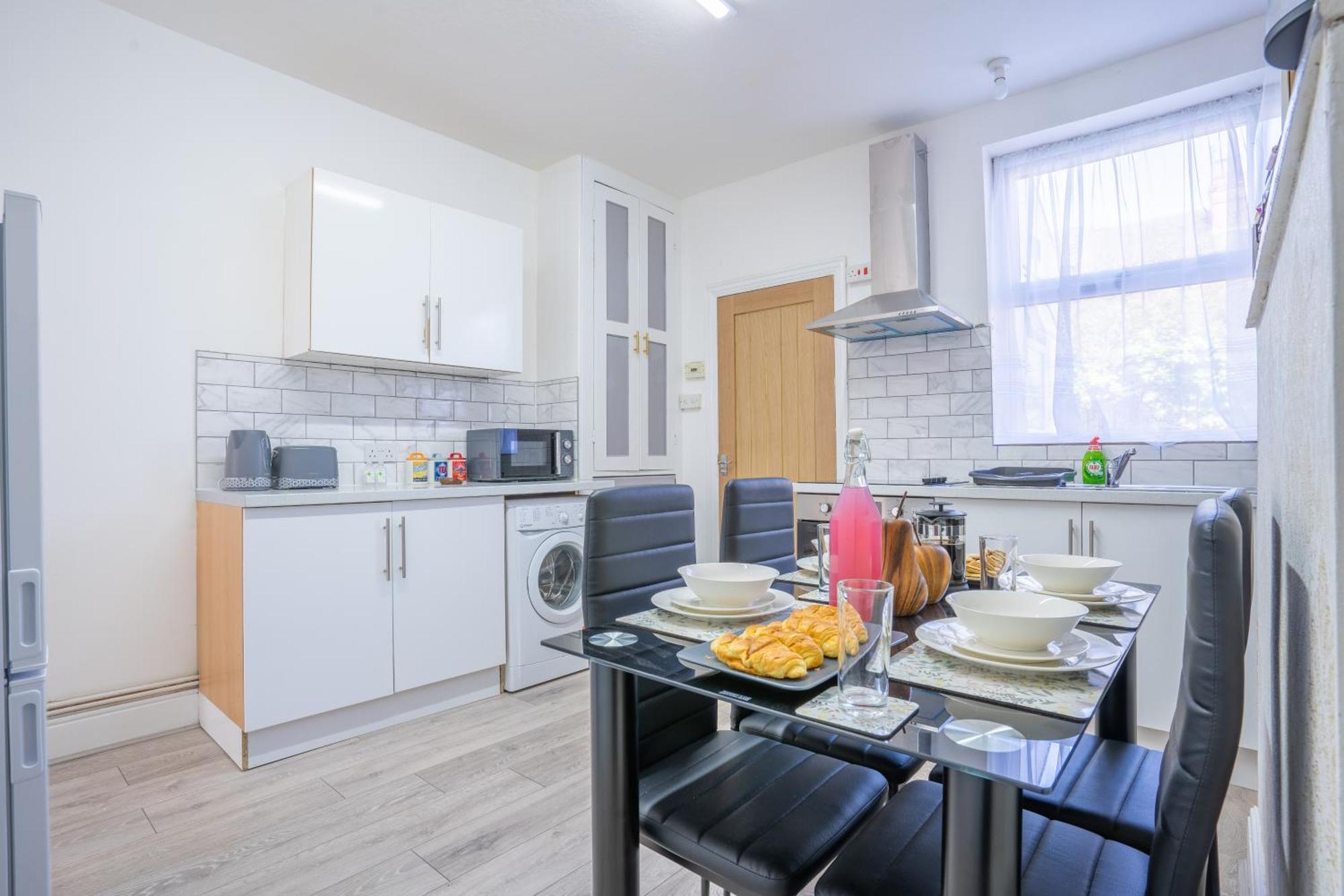 Stayzed E - Ng7 Free Wifi, Parking, Stylish House Near City Centre - Great For Tourists, Families, Contractors & Long Stays نوتينغهام المظهر الخارجي الصورة